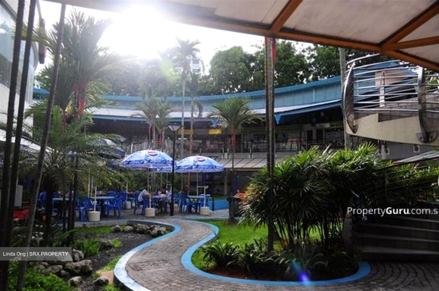 Elias Mall (D18), Retail #554871771
